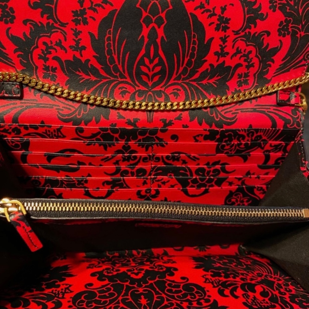 Authentic Vintage Versace Black Leather Handbag Red Heart Logo Gold Chain HTF - Picture 4 of 12